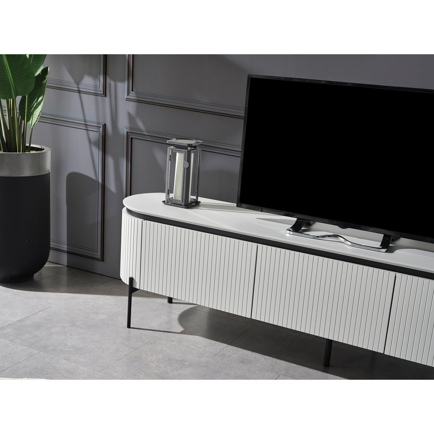 Kuka Tesla Plus Tv Ünitesi