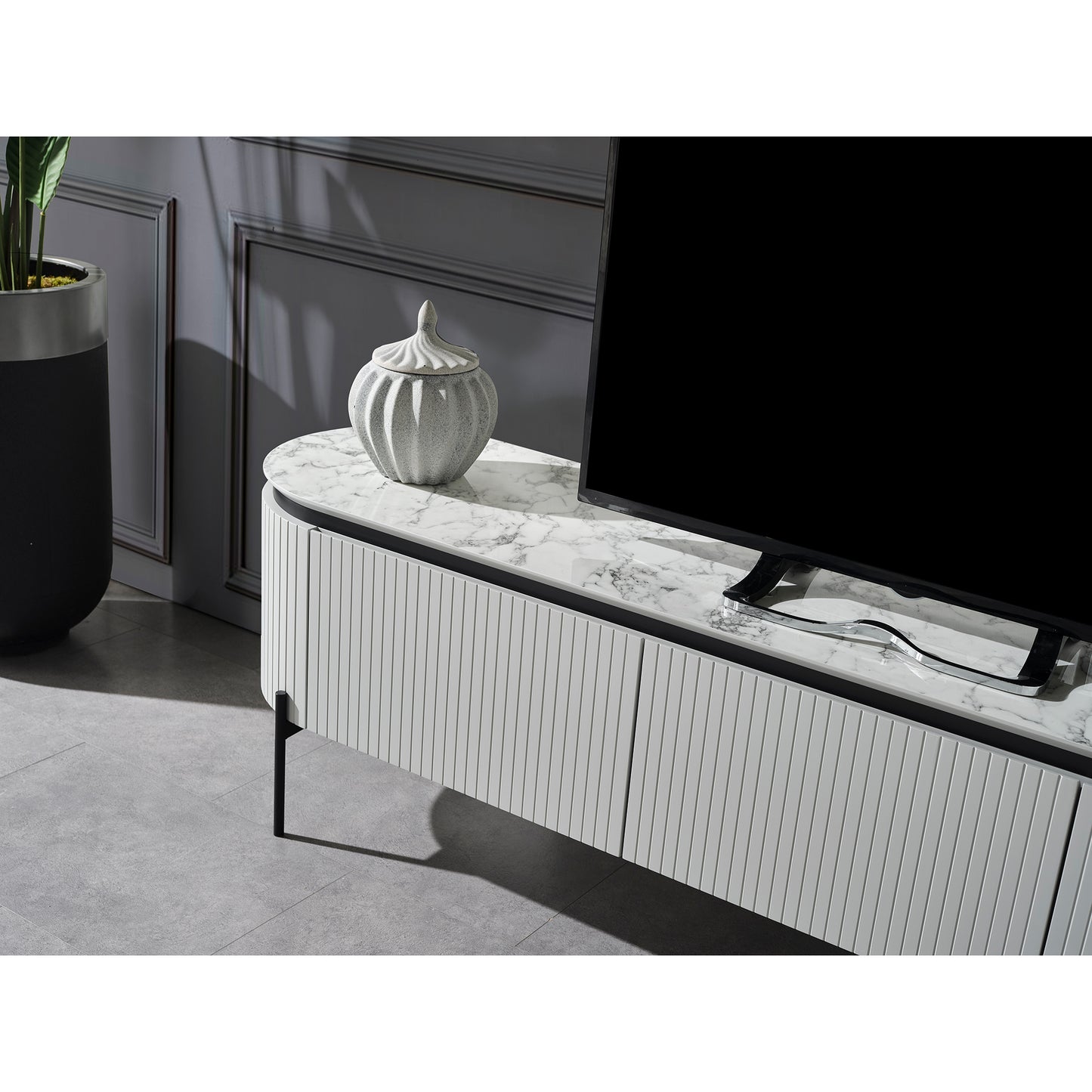 Kuka Tesla Plus Tv Ünitesi